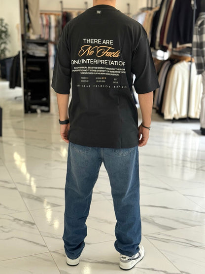 Remera oversize “No Facts”