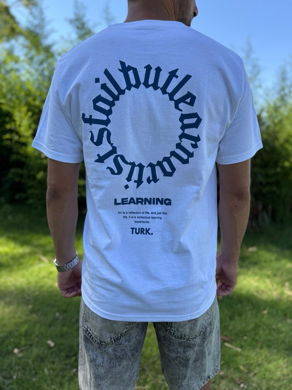 Remera oversize blanca "Learning"