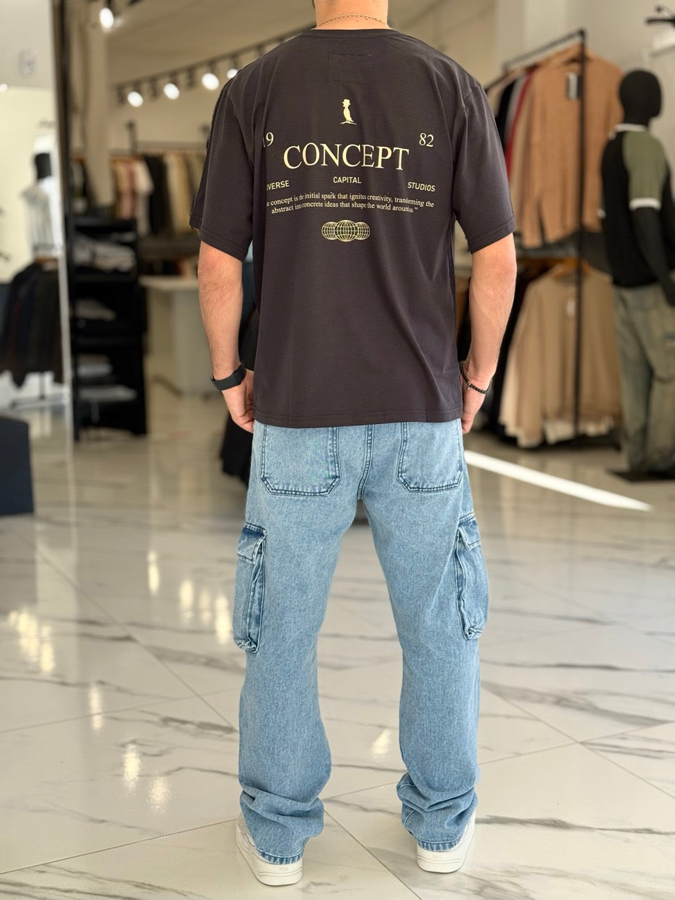 Remera oversize “Concept”