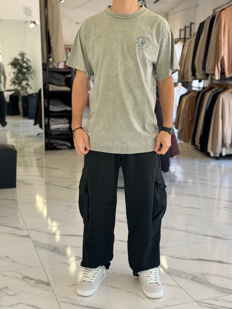 Remera oversize gastada “Born to chil”