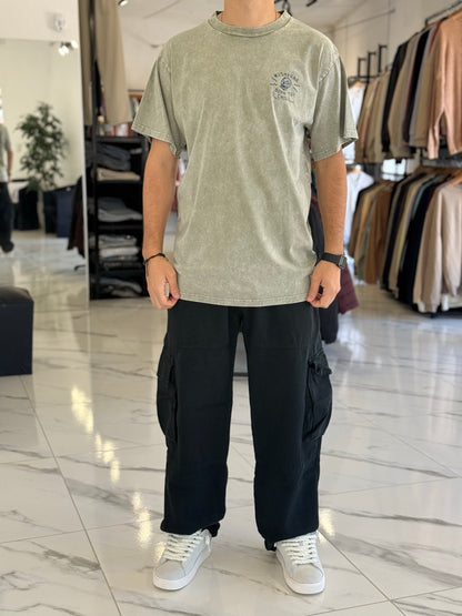 Remera oversize gastada “Born to chil”