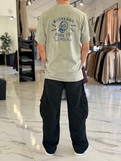 Remera oversize gastada “Born to chil”