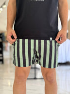 Short de baño rayado