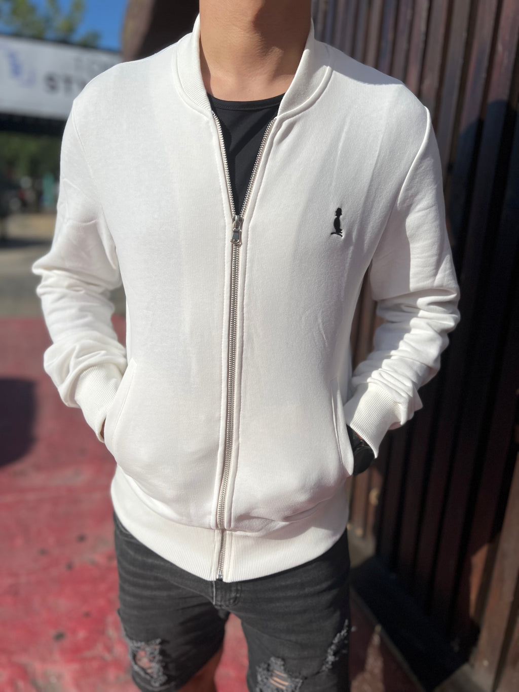 Bomber deportiva blanca